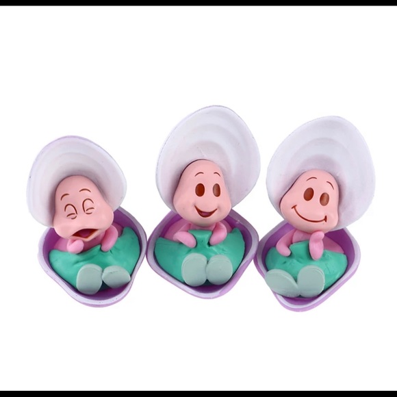 Rare! Mini Young Baby Oysters from Alice in Wonderland - Picture 1 of 5